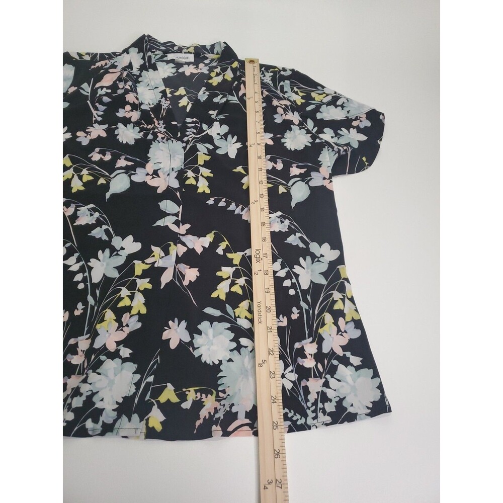 Calvin Klein Women's Floral Scrub Blouse, XL - Picture 3 of 6